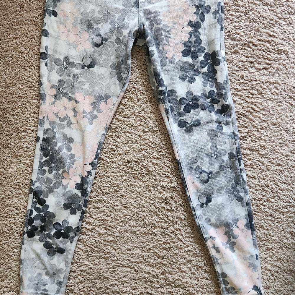 Hue Women's Floral Print Leggings Stretchy Gray and Pink Size Small - Picture 4 of 7